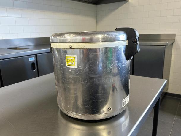 Thunder Group SEJ22000 commercial rice warmer, 50 cups, stainless steel, great condition, tested and working, visible logo and label.