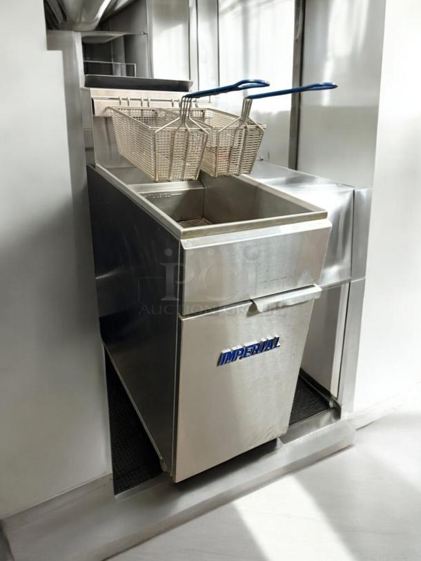 LIKE NEW! Imperial IFS-40-NG 40 lb. gas fryer, 105,000 BTU, fully tested, stainless steel, includes fryer basket.