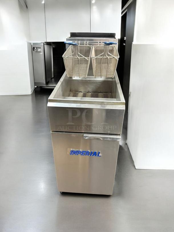 Imperial IFS-40-NG 40 lb. Tube-Fired Gas Fryer, natural gas, 105,000 BTU, like new, fully tested, stainless steel, with fry baskets.
