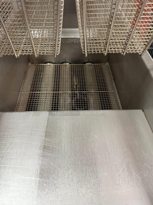 Imperial Range IFS-40-NG 40 lb. gas fryer in like-new condition, showing interior and baskets, natural gas, 105,000 BTU.