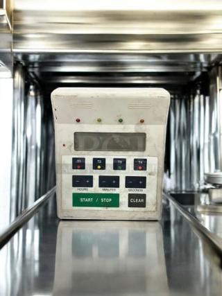 Franklin Machine Products 141-7501 digital 4-channel timer in excellent condition, with start/stop and clear buttons.