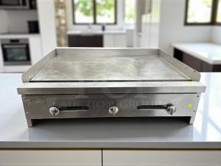 Stratus SMG36 36-inch gas griddle in great condition, stainless steel, flat top, dual knobs. Tested and working.