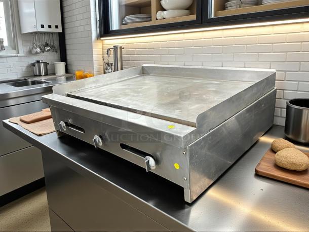 Stratus SMG36 36-inch gas griddle, great condition, tested and working, stainless steel, three control knobs, commercial use.