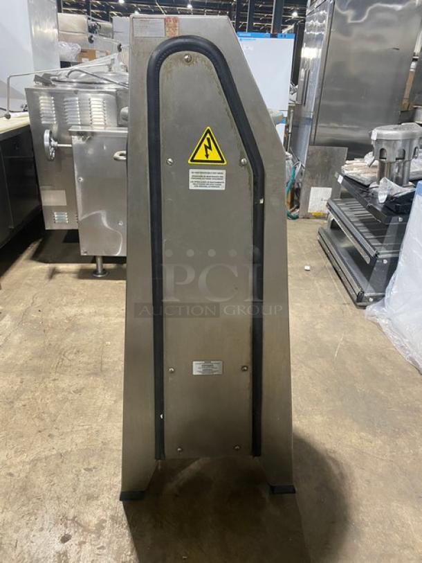 Robot Coupe R60 Commercial Stainless Steel Food Processor, 66.5 Qt., 2-Speed, 208-240V 3-Phase, Vertical Cutter/Mixer.