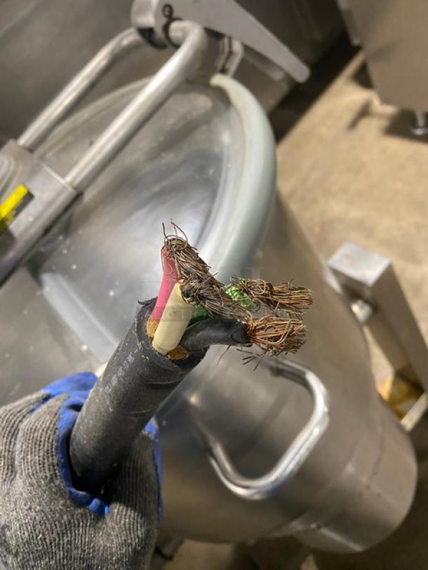 Robot Coupe R60 food processor with exposed frayed electrical wire. Stainless steel, 66.5 qt capacity, 2-speed. Model R60 SN: 6290113313J-05.