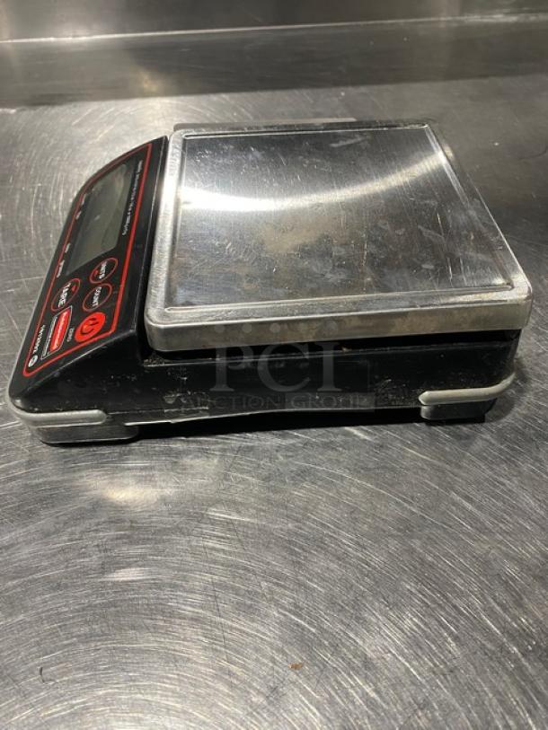 Rubbermaid Commercial 24 lb digital scale, Model 24FSD. Stainless steel surface, in used condition. Serial: 000280.