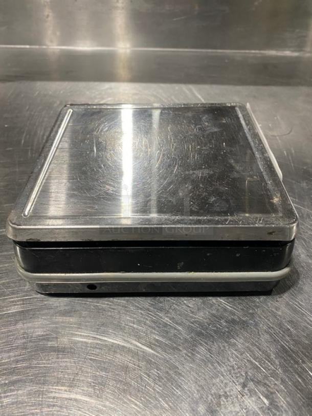 Rubbermaid Commercial 24 lb. digital weight scale, model 24FSD, stainless steel, slight wear.