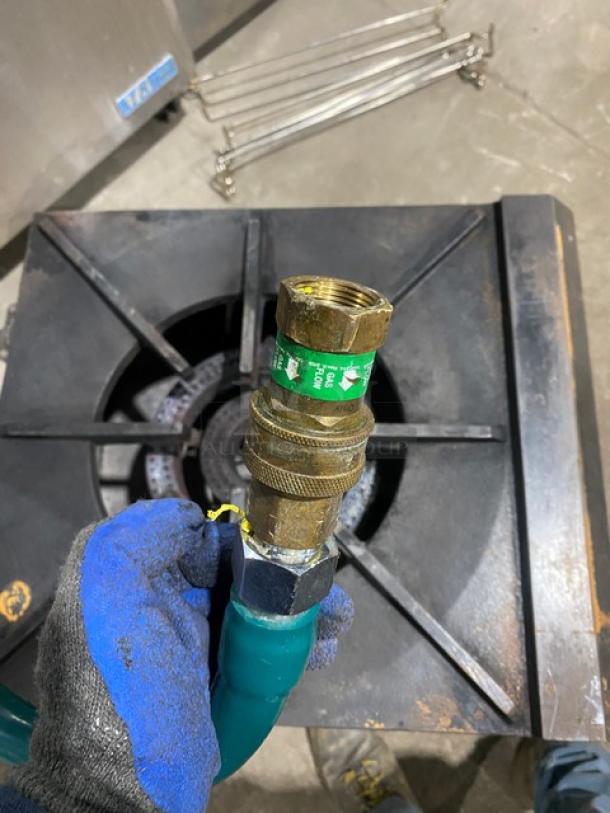 U.S. Range stainless steel natural gas single burner stock pot range with gas connection hose, on legs, lightly used.