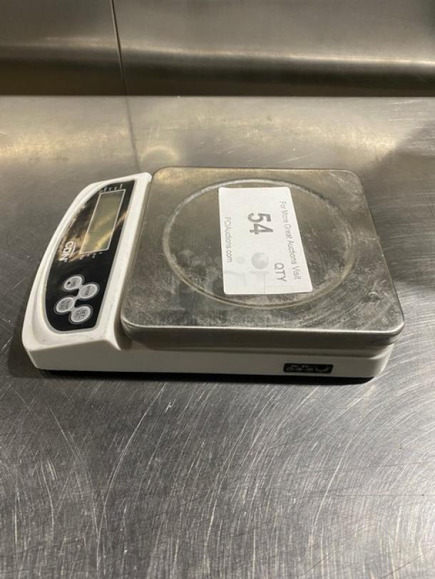 CDN Commercial 22 lb digital weight scale, model SD2206. Features a clear display and control panel. Some surface wear visible.