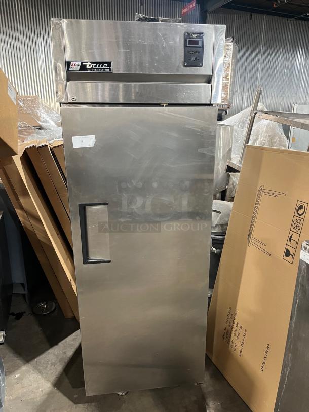True TG1R-1S commercial stainless steel single door refrigerator, poly coated wire rack, 115V, on casters, good condition.