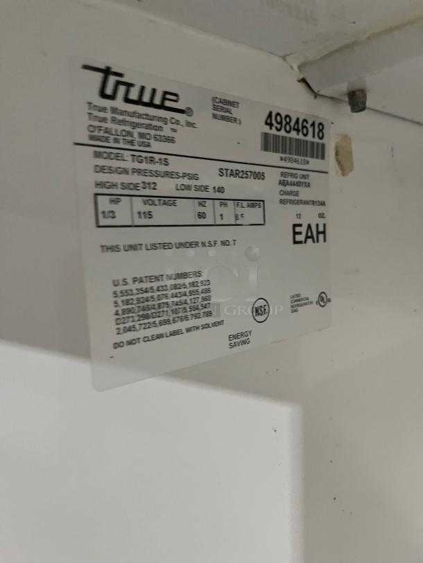 True TG1R-1S commercial stainless steel single door refrigerator, with poly-coated wire rack. On casters, 115V 1 Phase. Serial number 4984618. Energy-saving label visible.