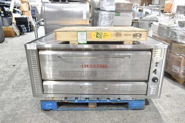 Blodgett 1048B stainless steel single deck pizza oven, natural gas powered, excellent condition, visible brand label.