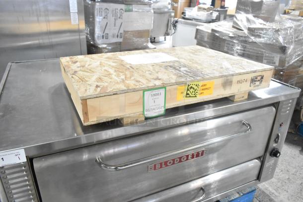 Blodgett 1048B stainless steel commercial single deck pizza oven, natural gas powered, excellent condition.
