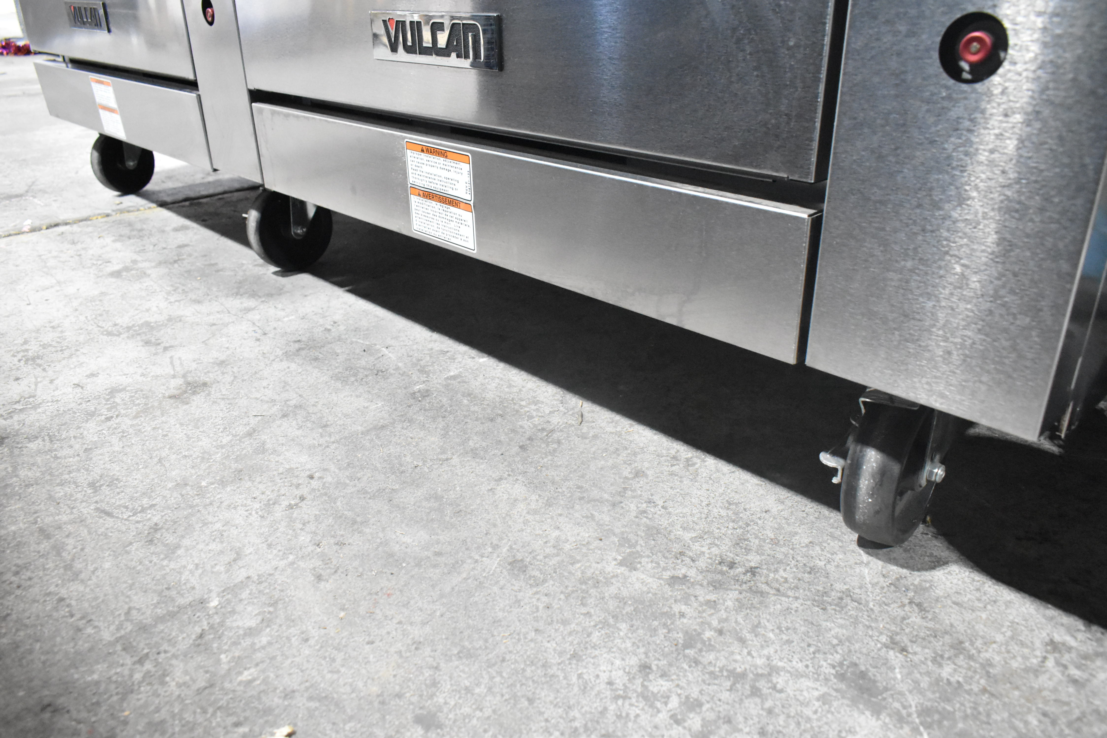 Commercial range casters enabling easy cleaning access