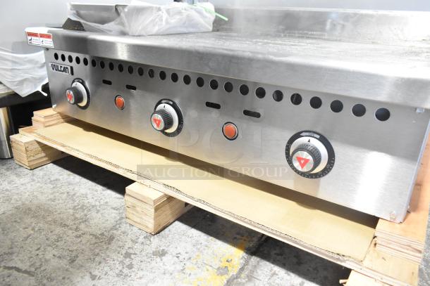 BRAND NEW SCRATCH AND DENT Vulcan VCRG36-T1 stainless steel commercial countertop griddle, 36", 75,000 BTU, snap-action thermostatic controls.
