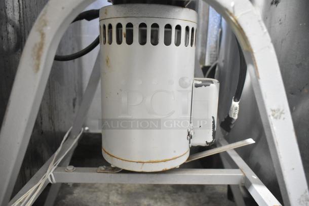 LIQ25-1 Metal Commercial Floor Unit, 127 Volts, 1 Phase. Visible rust and wear. Unit base frame and wiring shown.