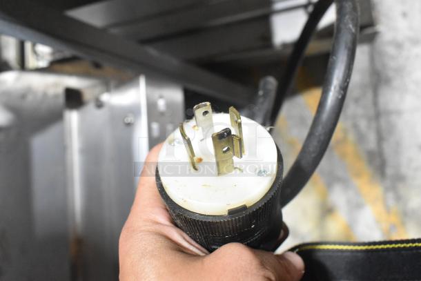Plug of Hatco GRHD-4PD countertop warming display case, showing a 4-prong connector. 120/240 Volts, 1 Phase.