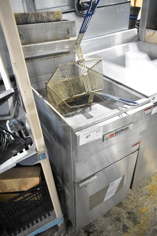 Cecilware Pro FMS504NAT stainless steel deep fat fryer with 2 metal fry baskets. Natural gas, 120,000 BTU.