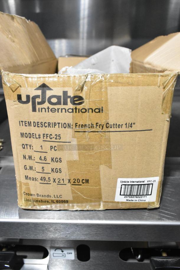 Update FFC-25 French Fry Cutter, brand new with scratch and dent, in original packaging. Measures 49.5x21x20 cm.