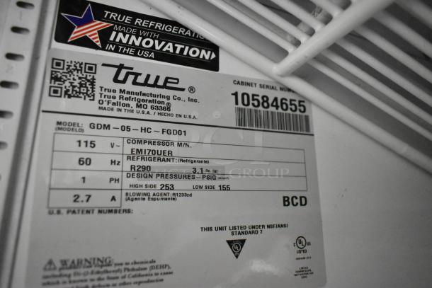 2023 True GDM-05-HC metal 24" countertop display fridge label. Features 115 volts, phase 1, R290 refrigerant.