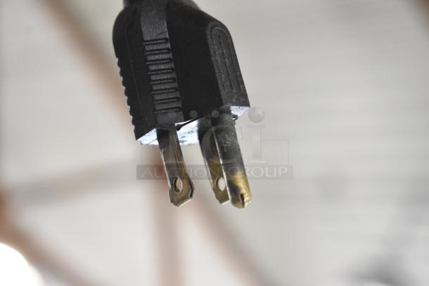 A close-up of a power plug compatible with the Baxter PC151DD Stainless Steel Commercial Roll In Rack Proofer, 208/240 Volts, 1 Phase.