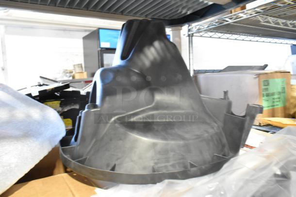 Two-tier lot of new GM automotive items, car mats GM 22858823 and Chevrolet retractable cargo shade GM 84449319.