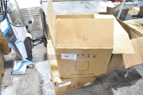 Cardboard boxes labeled with motor specifications, measuring 496x373x319mm, unopened, brand new condition.