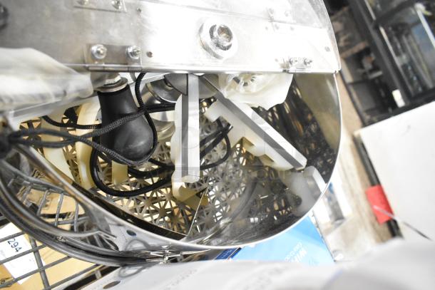 Brand new electric bud trimmer with minor scratches and dents. 115 volts, 1 phase. Durably constructed, ideal for trimming tasks.