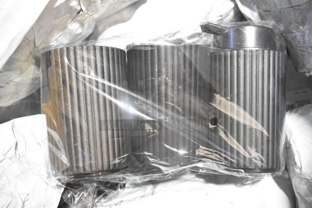 18-piece BH2003PBA black striped bathroom set, brand new, minor scratches, in sealed packaging.