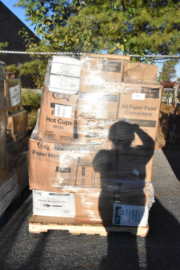 21 new scratch and dent items including cold cups, napkins, to-go containers, hot cups on a pallet, ideal for bulk purchase.