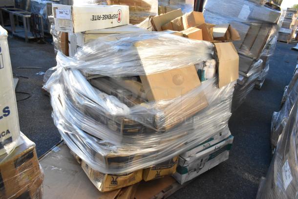 29 brand new scratch and dent items, including GET CO-101-A plate covers and Choice Deluxe 8 Qt. chafers, wrapped on pallet.