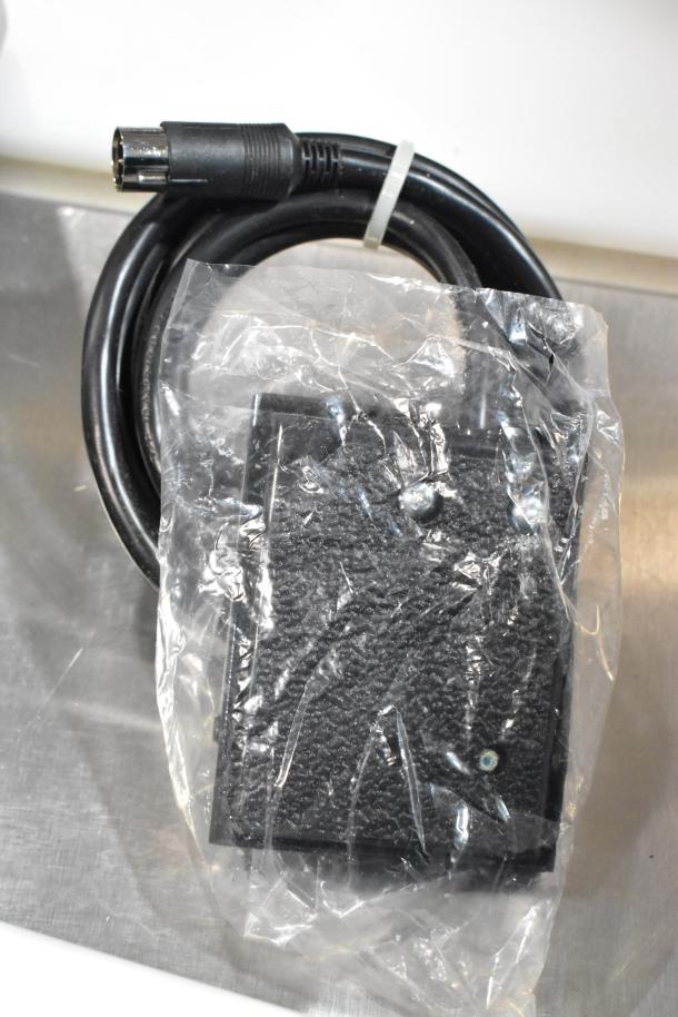 BRAND NEW Tor Rey PPC-5/10 digital scale, 10 lb. capacity, remote indicator, foot pedal, scratch and dent condition.