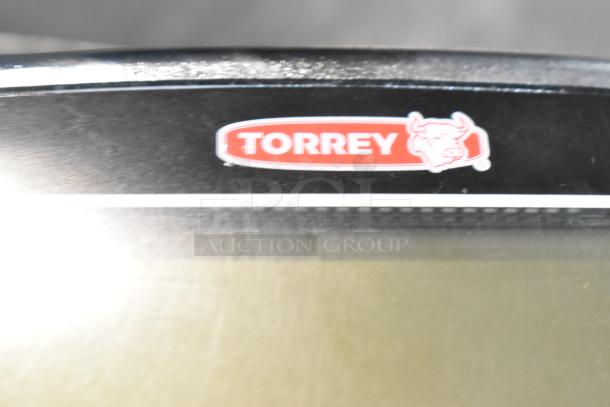 Brand new Tor Rey PPC-5/10 digital scale. Features 10 lb. capacity, remote indicator, foot pedal. Scratch and dent condition.