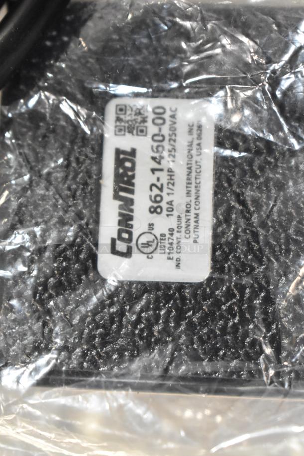 BRAND NEW Tor Rey PPC-5/10 10 lb. digital portion control scale, scratch and dent, with remote indicator and foot pedal.