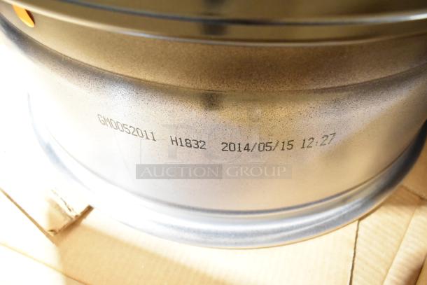 Box of 2 brand new GM 19303155 rims in original packaging. Markings show GM0052011, H1832, and date 2014/05/15.