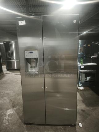 GE 21.8 cu ft Counter-Depth Fingerprint-Resistant Side-by-Side Refrigerator. - Item #1217820