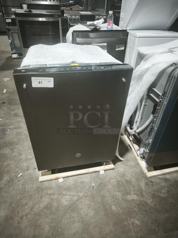 BRAND NEW SCRATCH AND DENT GE® GDT665SSNSS dishwasher. Top-control, stainless steel, sanitize cycle, Dry Boost™ with Fan Assist.