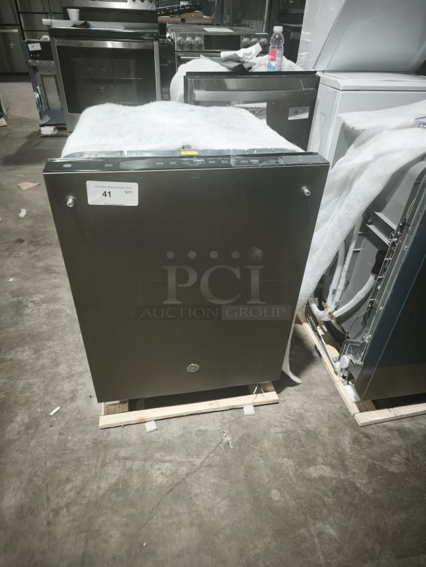 GE Top-Control Dishwasher, Model GDT665SSNSS, new scratch and dent. Features Sanitize Cycle, Dry Boost with Fan Assist.