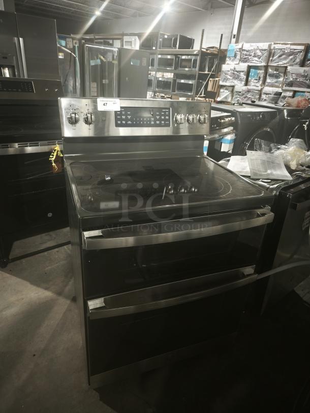 BRAND NEW SCRATCH AND DENT GE Double Oven Convection Range, Model JBS86SPSS, Free-Standing, Electric, with control panel and tags.