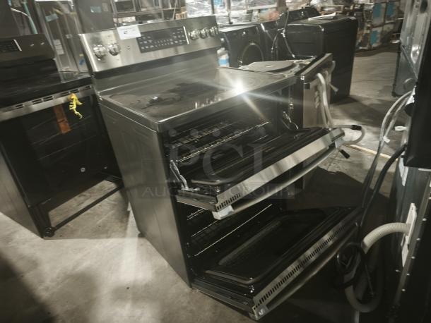 BRAND NEW SCRATCH AND DENT GE JBS86SPSS free-standing electric double oven convection range, stainless steel.