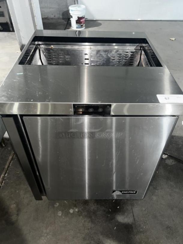 BERG BERS27 8 Pan 1-Door Sandwich Prep Table, stainless steel, durable, efficient, enhances kitchen workflow.