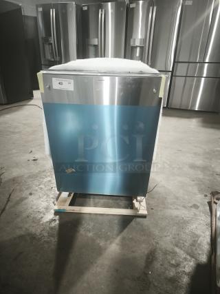 BRAND NEW SCRATCH AND DENT: GE® Top-Control Dishwasher GDT670SMV1ES, stainless steel, Dry Boost™ Technology, Sanitize Cycle.