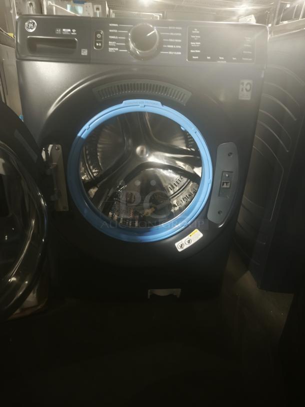 GE 4.8 cu ft Smart Front-Load Washer, Model GFW550SPRRS, like new. Features UltraFresh Vent System, OdorBlock™.