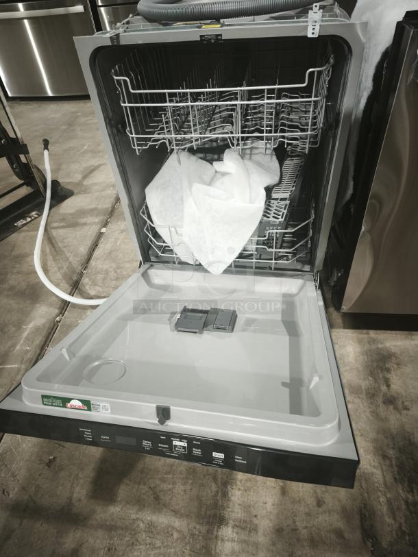 NEW GE GDT550PYRFS Dishwasher with top control, plastic interior, Sanitize Cycle, and Dry Boost™. Pristine condition.