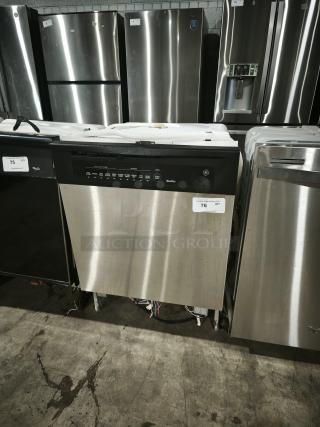 GE built-in full-console dishwasher, model gsd3960L00ss. Stainless steel front with control panel. Used condition.
