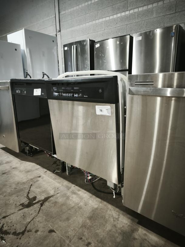 GE Built-In Full-Console Dishwasher, model gsd3960L00ss, stainless steel finish, moderate use, visible auction tag.