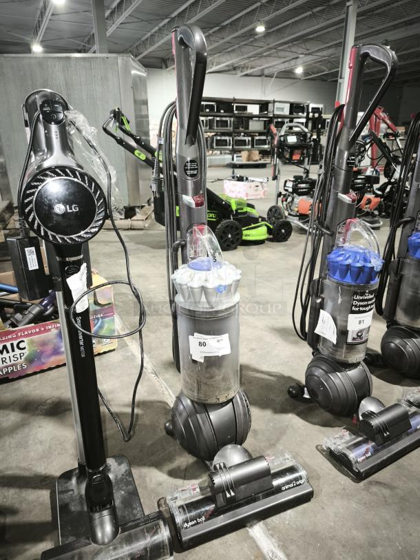 Dyson Ball Multi Floor 2 vacuum, model UP19, in good condition, features cyclonic technology, visible auction label.