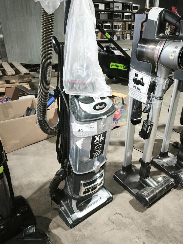 Shark UV550 Lift-Away XL Upright Vacuum, XL capacity, grey, with hose attachment, in good condition.