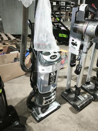 Shark UV550 Lift-Away XL Upright Vacuum, XL capacity, grey, with hose attachment, in good condition.
