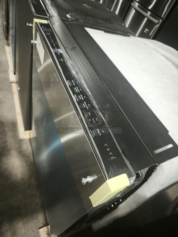 BRAND NEW SCRATCH AND DENT GE GDT670SMV1ES Dishwasher, stainless steel, top-control, Dry Boost™ & Sanitize Cycle.